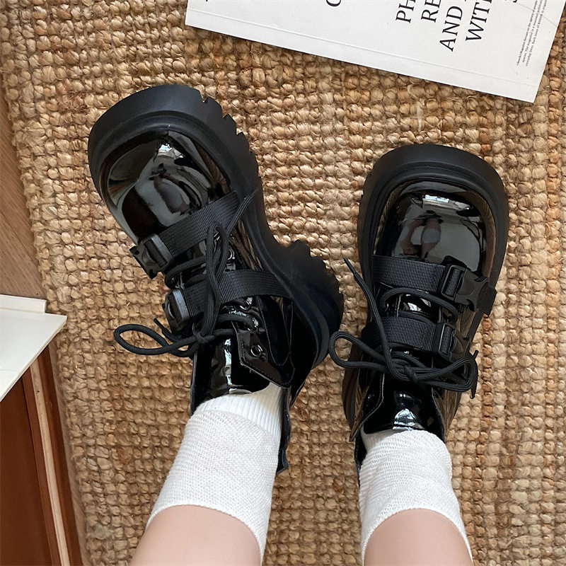 树上有云英伦风粗高跟厚底马丁靴女款2026新款秋季配裙子复古短靴