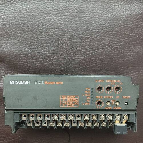 AJ65BT-68TD   24V  有划痕  有一