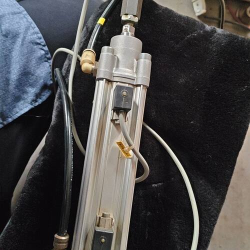 气缸 型号FD.13W38 MNR：08