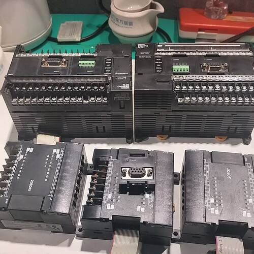 PLC模块CP1L-M40DT-D 2只 CP1W-2
