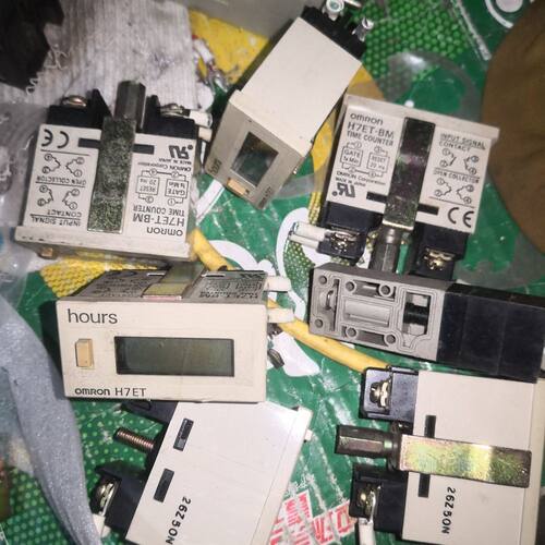 龙时间继电器h3ca-8  带底座7个
