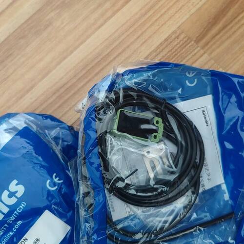 奥拓尼克斯方型接近开关PSE17-5DN。NPN