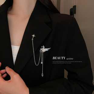 镶钻飞马四芒星流苏胸针韩国ins冷淡风金属感别针气质衣服配饰品