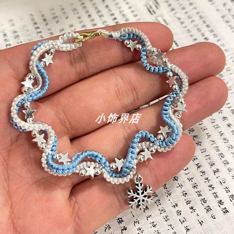 亲手编的幸运星手绳送给她