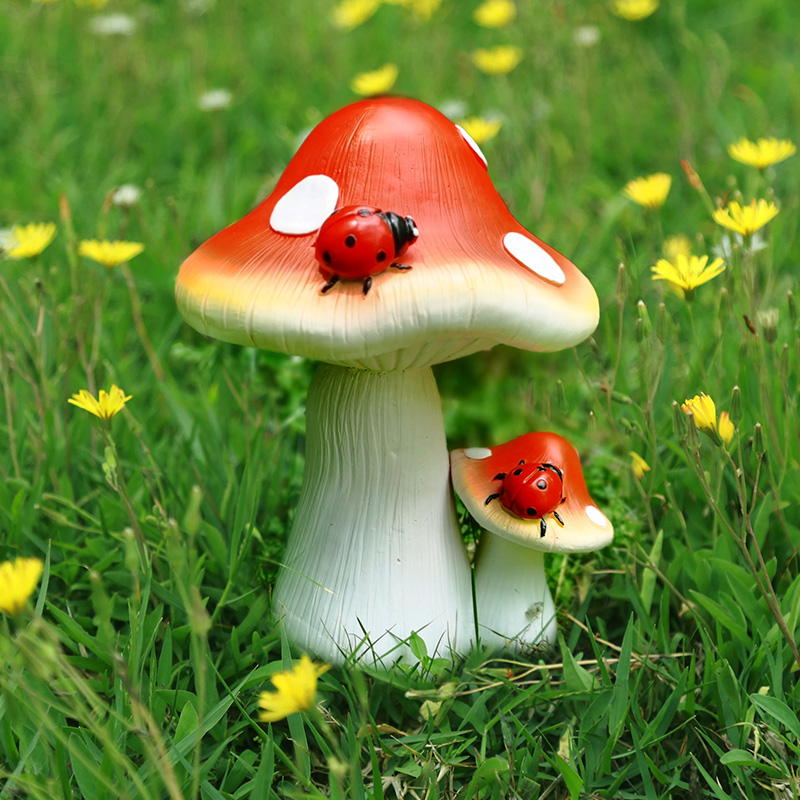 庭院花园草坪小蘑菇摆件造景布置