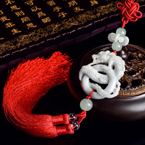 天然A货翡翠祥龙汽车挂饰