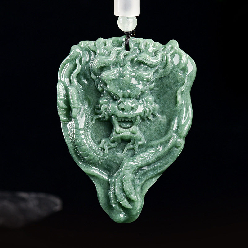 天然a货翡翠豆绿立体龙牌玉吊坠