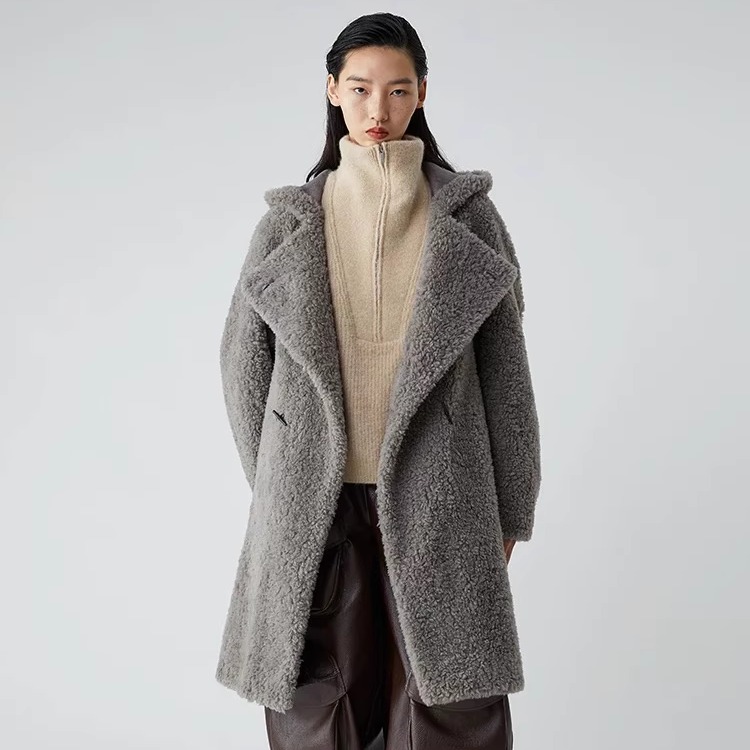 羊羔毛连帽大衣设计师羊毛外套