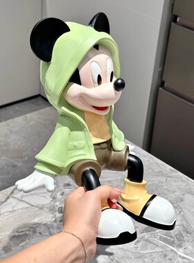 风衣米奇坐姿摆件轻奢高级感