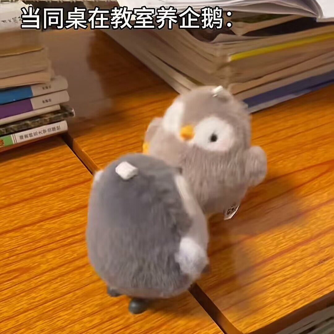 卡通发条跳跳企鹅毛绒挂件可爱玩具毛绒仿真企鹅创意解压包包挂饰