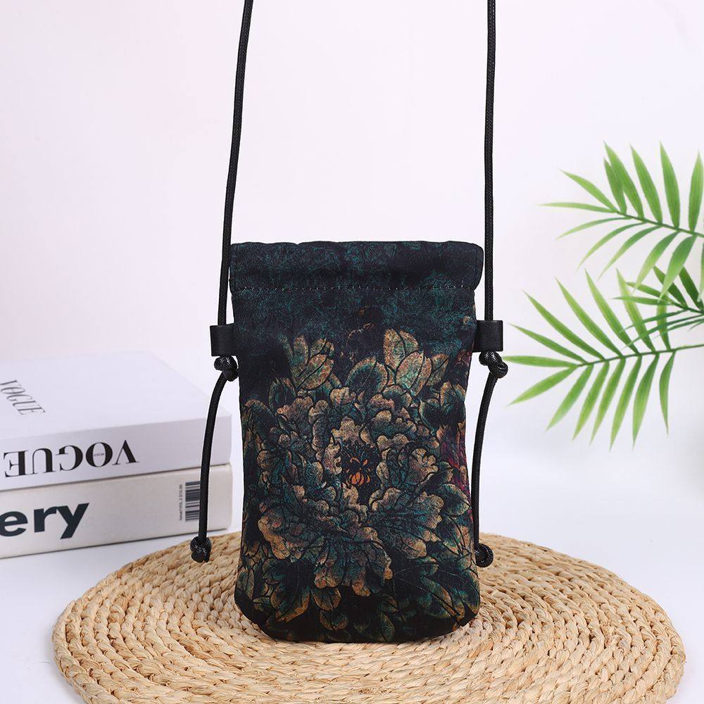 新款香云纱手机包斜挎包内胆隐形磁扣防偷可以放多个自吸口可调节