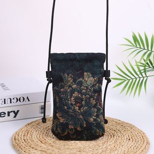 新款香云纱手机包斜挎包内胆隐形磁扣防偷可以放多个自吸口可调节