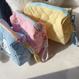 旅行杂物收纳包2025年新款化妆包便携式线条小狗大容量糖果色女生