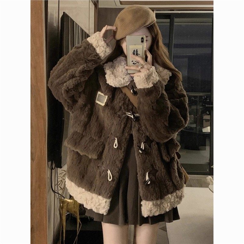 牛角扣羊羔毛外套女短款2025冬季新年轻款加厚毛绒绒棉服皮草大衣