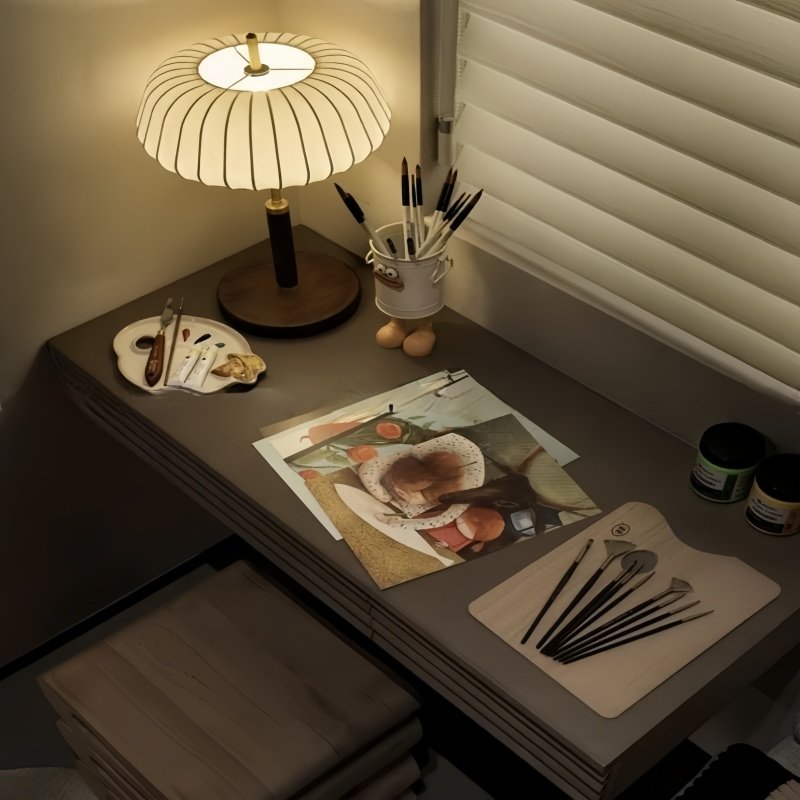 现代样板间儿童房书房书桌绘画颜料主题组合软装创意搭配饰品摆件