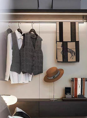简约现代样板间男士衣帽间摆件道具礼帽西服衬衣马甲软装饰品组合
