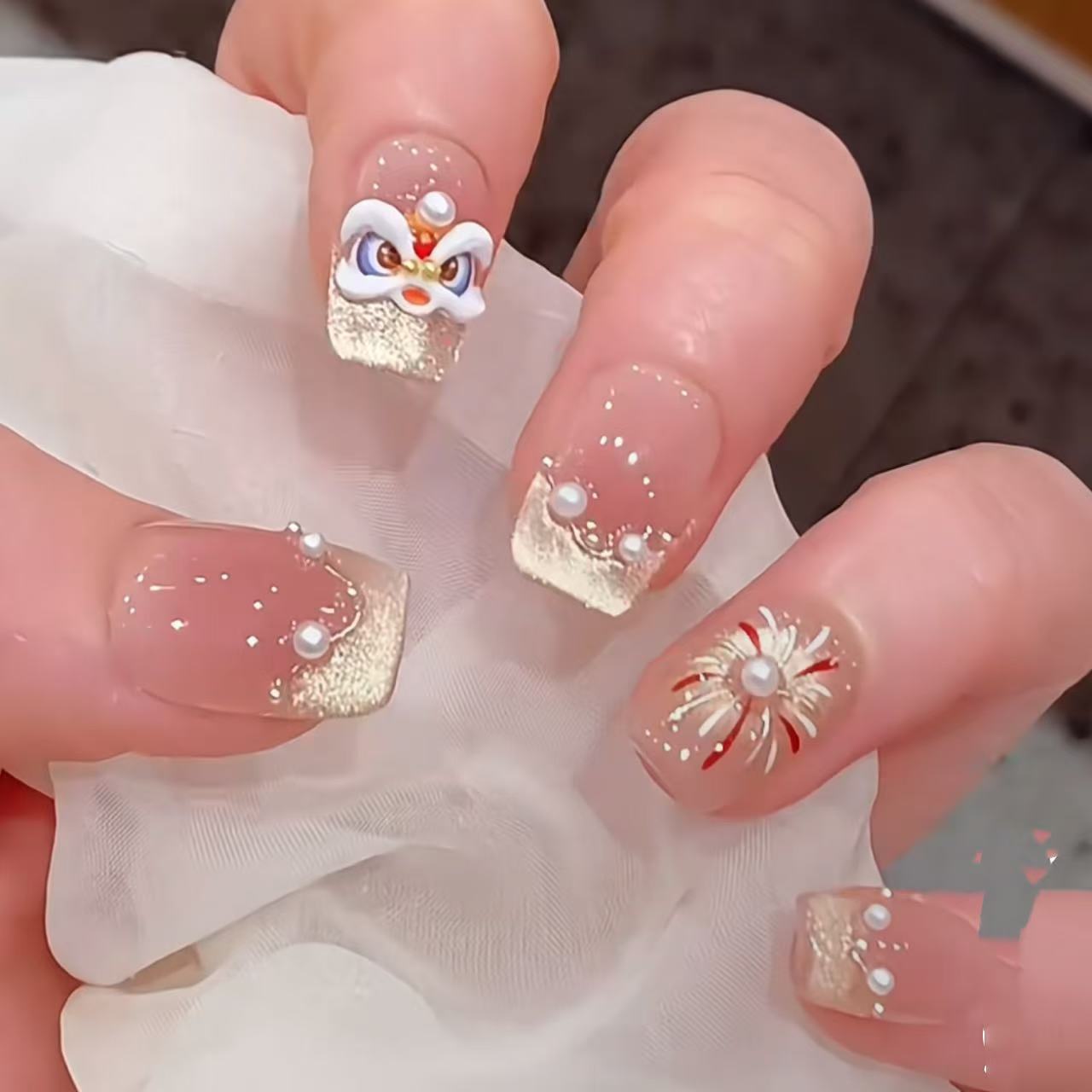 美甲穿戴甲2025新年款发财醒狮儿童指甲贴女孩美甲贴纸手绘烟花猫眼法式显白爆闪轻奢中长款高级感美甲店专用