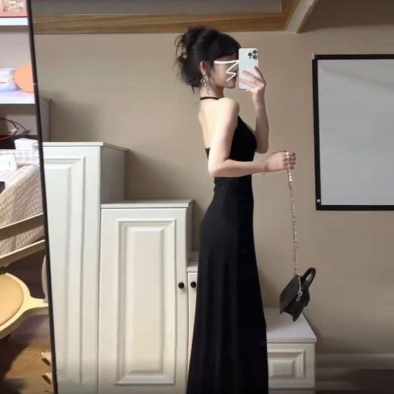 2025夏季绝美穿搭挂脖收腰显瘦纯棉连衣裙别致不撞款吊带连衣裙子