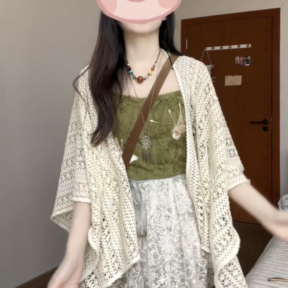 波西米亚流苏镂空杏色蕾丝披肩开衫女夏季度假风吊带外搭防晒罩衫