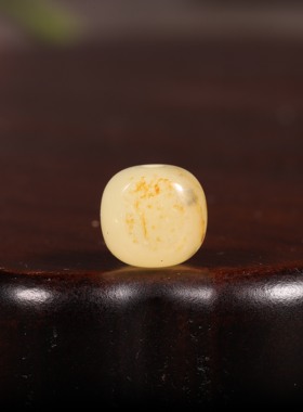 12mm正宗新疆和田玉籽料黄沁桶珠