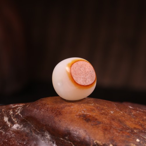 新疆和田玉籽料红沁皮白玉圆珠