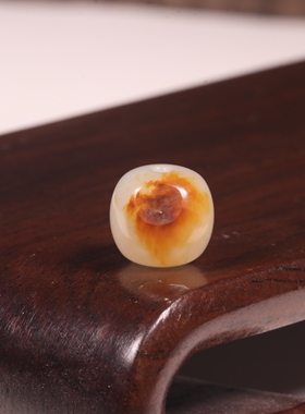 新疆和田玉籽料红皮白肉老型珠