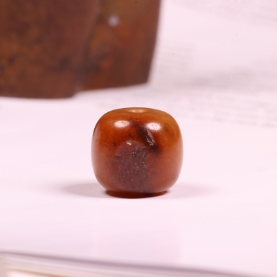 新疆和田玉籽料黄沁老型珠珠