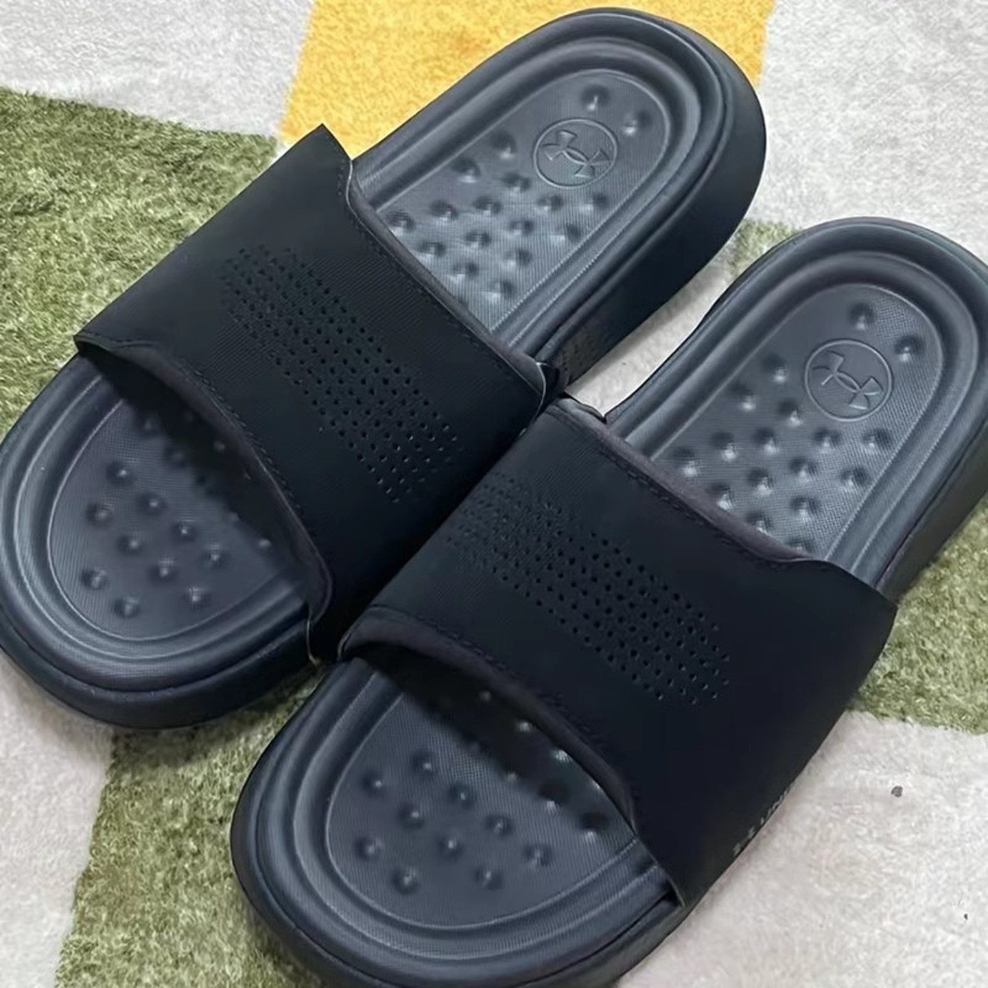 安德玛UA拖鞋男女同款春夏休闲防滑沙滩鞋运动黑色一字拖3025044