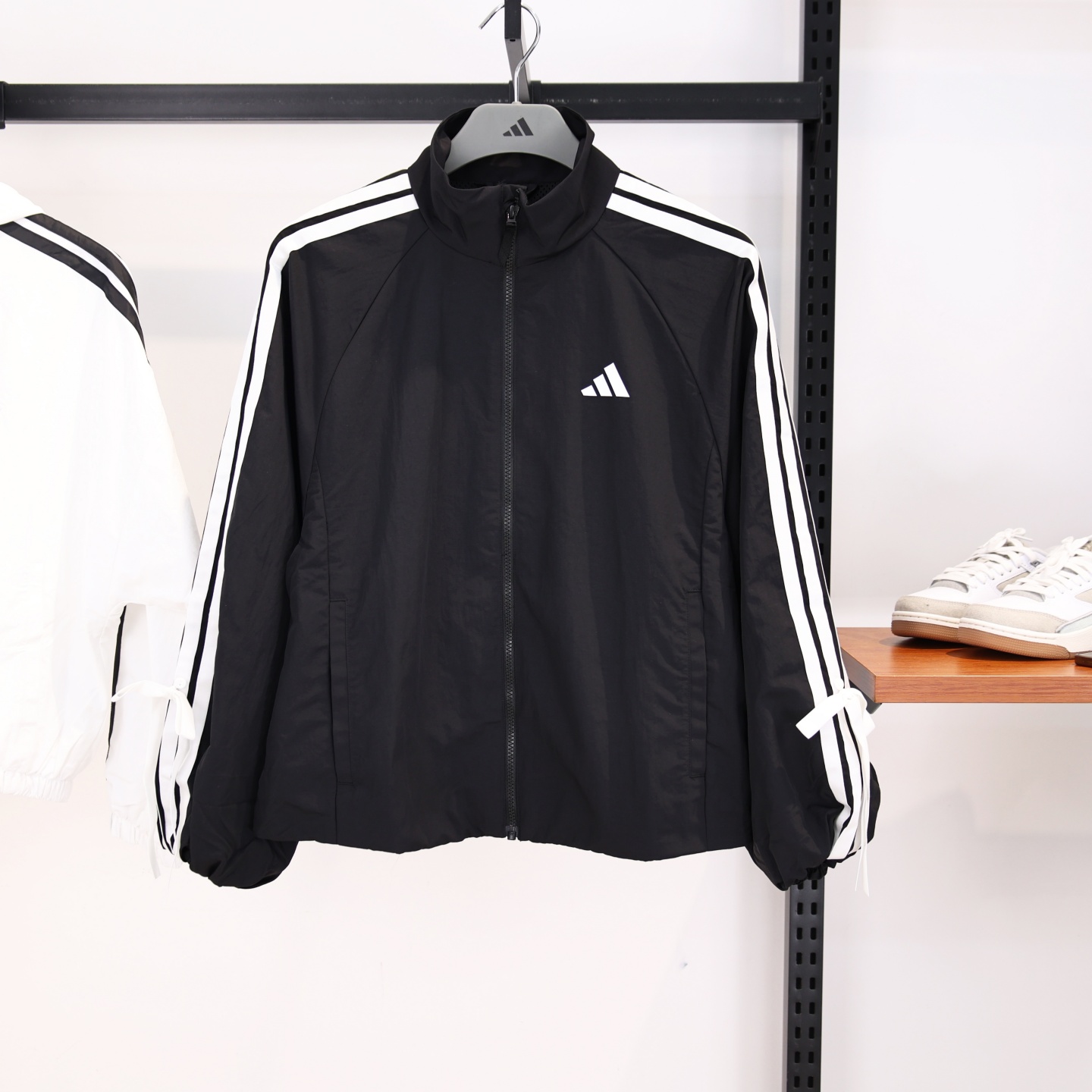 阿迪达斯女子泡泡袖外套