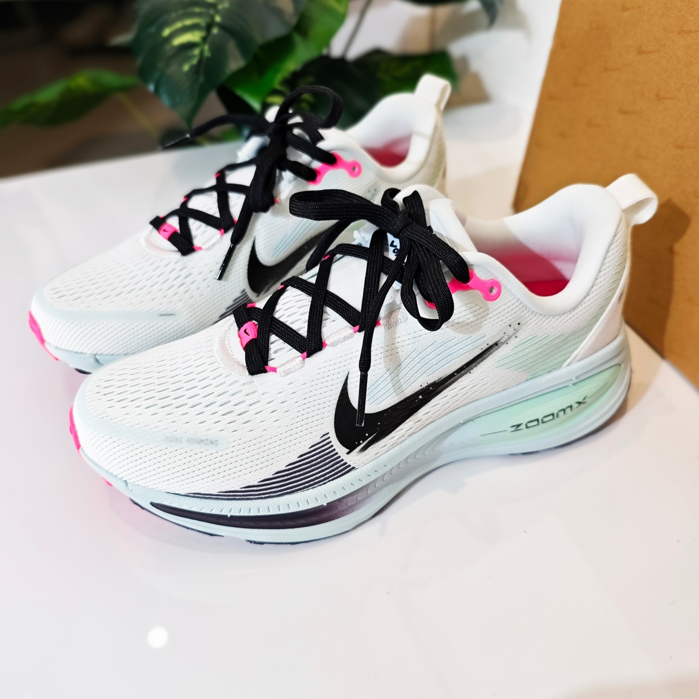 耐克25冬季新款NIKE VOMERO 18迈柔男子轻便专业运动跑步鞋IM6676