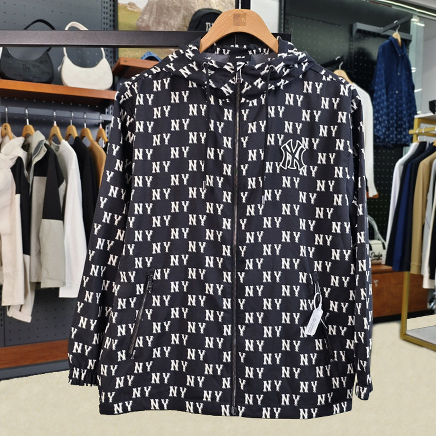 MLB男女外套NY复古老花满标情侣款时尚休闲连帽防风夹克3AWJM0143
