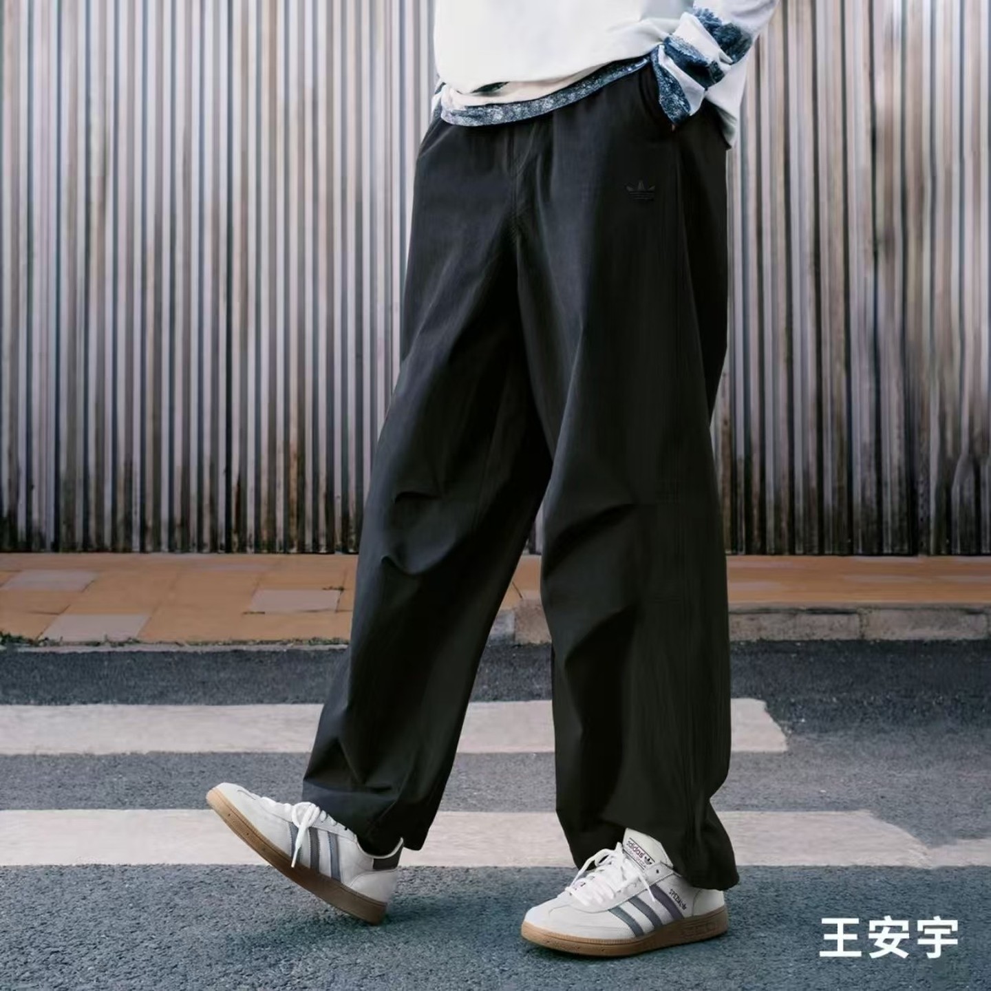 阿迪达斯三叶草男子运动长裤图片