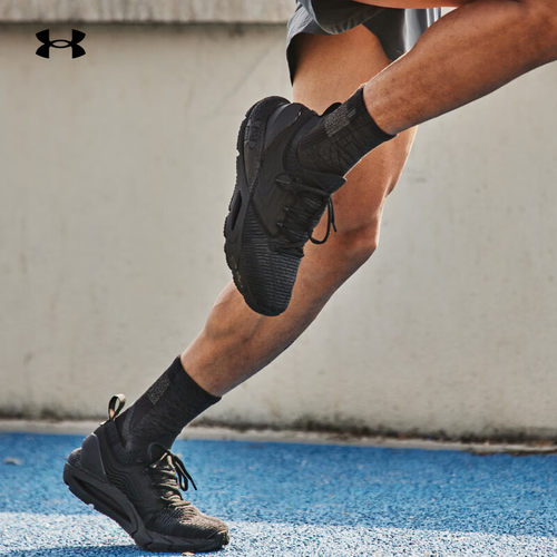 安德玛缓震男款系带运动鞋