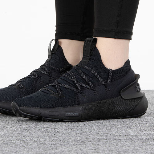 安德玛女士运动跑步鞋