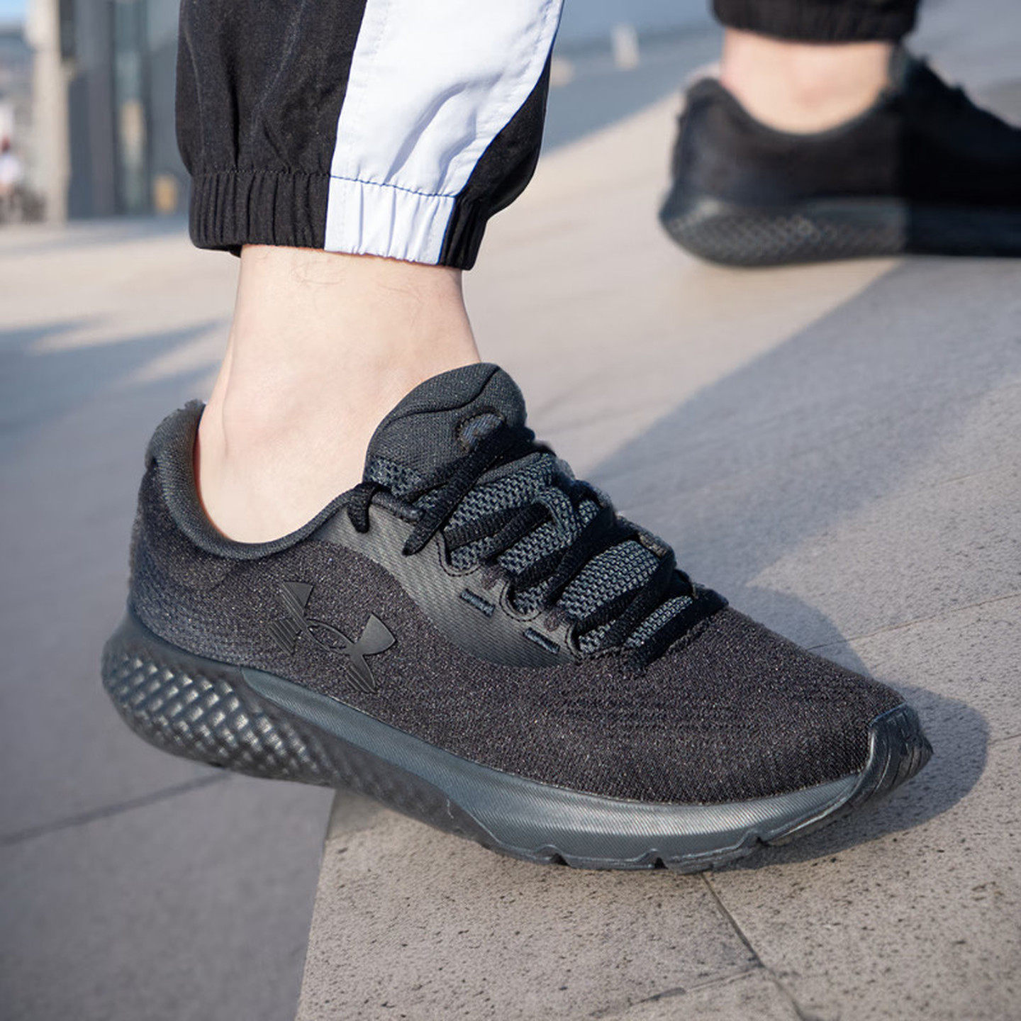 UA安德玛运动鞋男子春夏Rogue 4防滑耐磨减震黑武士跑步鞋3026998