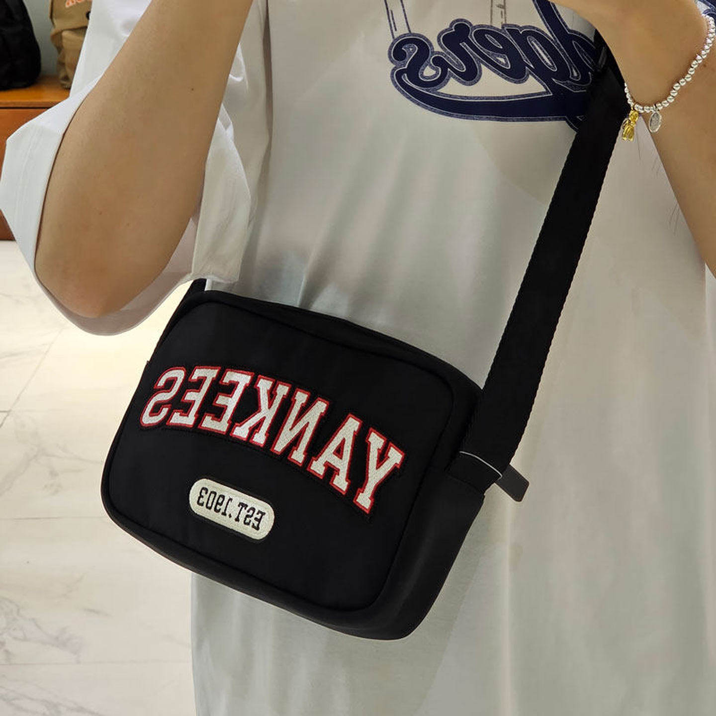 MLB包包男女同款NY情侣学院风运动休闲斜挎包拎包3ACRM014N