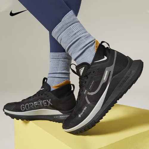 耐克女户外徒步登山运越野跑步鞋