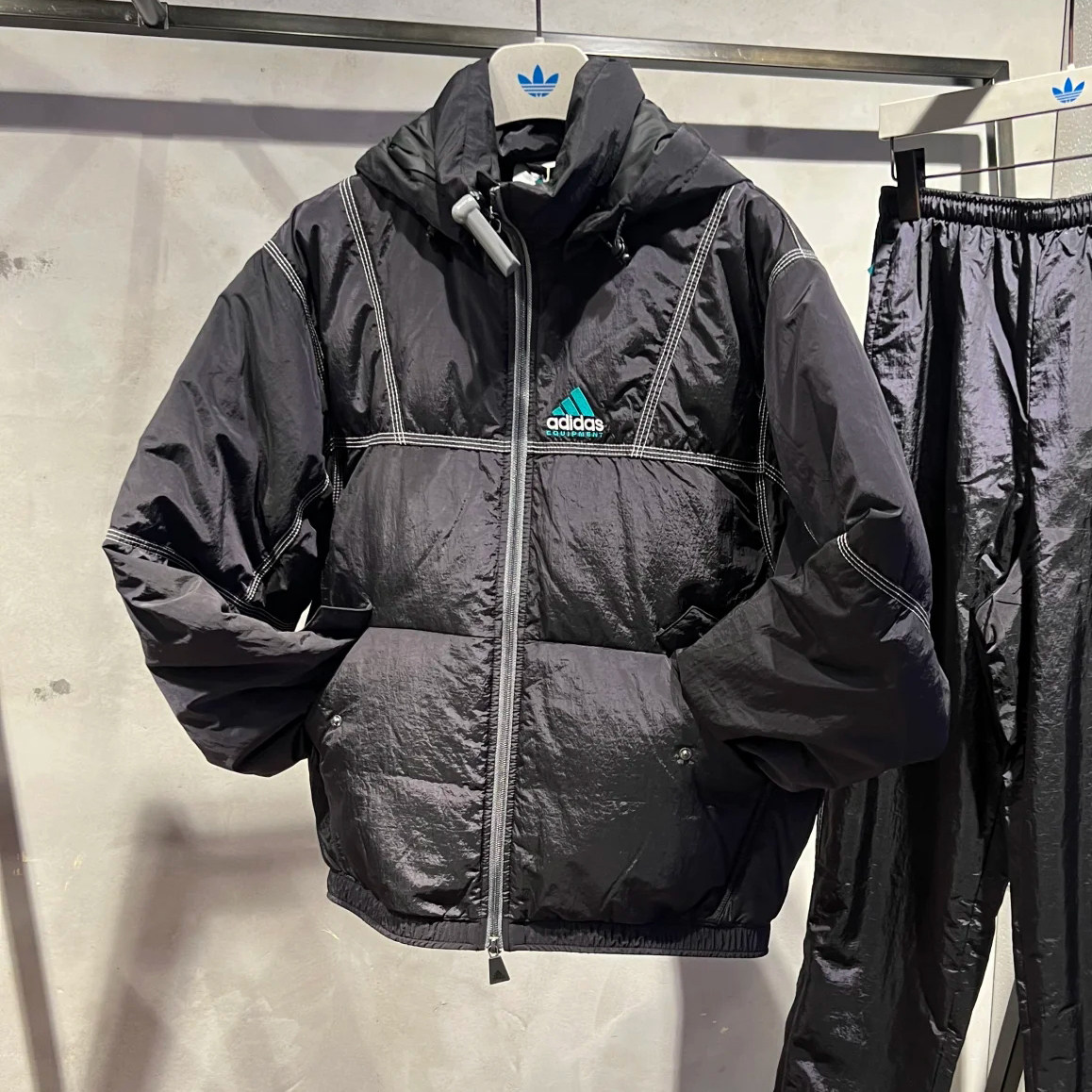阿迪达斯防风保暖男子羽绒服