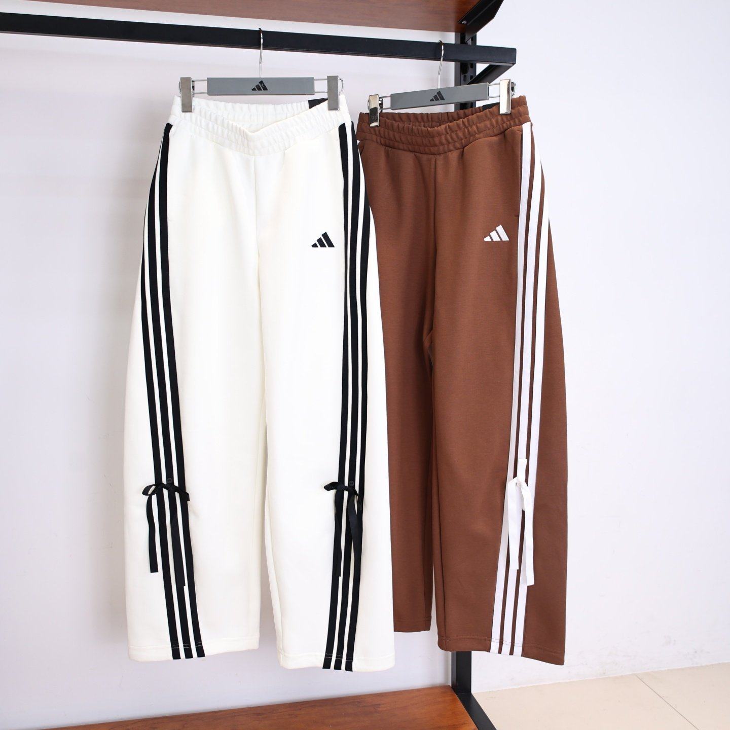 阿迪达斯女子香蕉裤25秋季新款三条纹舞动系列运动休闲长裤KG3855,运动服/休闲服装,运动长裤,淘宝优惠券,粉丝福利购,淘宝优惠卷