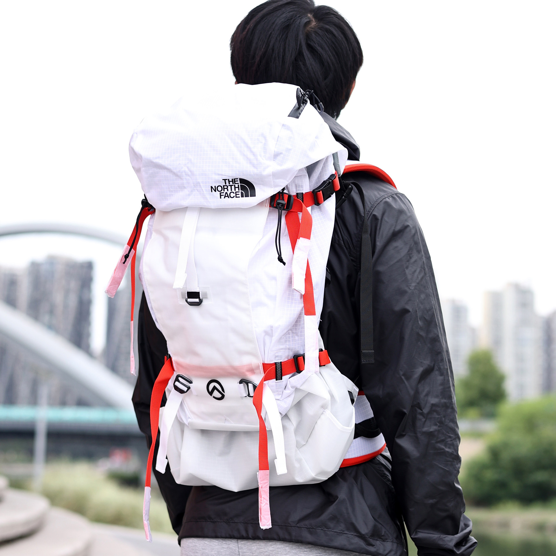 26新款TheNorthFace北面SUMMIT巅峰双肩包户外登山徒步背包52D6
