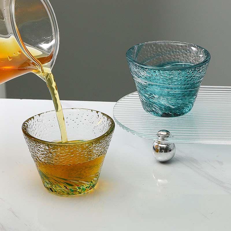 日式创杯意手工清酒餐 小彩色琉璃杯清酒杯纹品锤茗杯加厚耐热玻图片