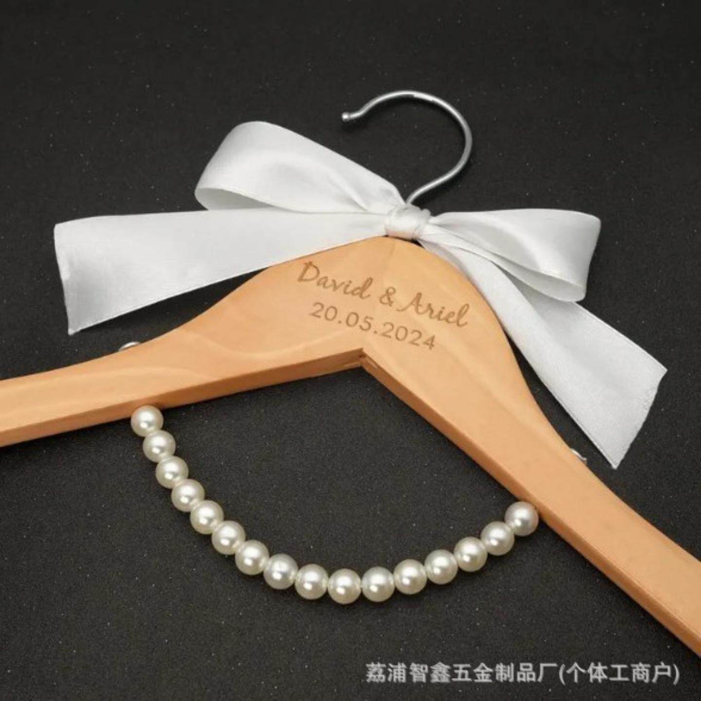 爆款领带蝴蝶结珍珠实木衣架婚礼