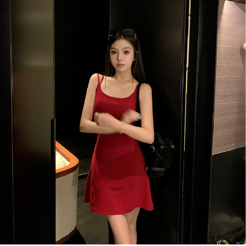 性感风辣妹胸垫一体修身显瘦短款连衣裙女夏季新款纯色吊带短裙子