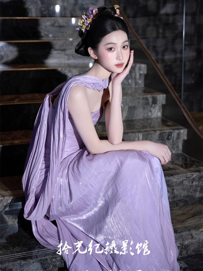 出租新款礼服晚宴订婚主持成人礼订婚晨袍敬酒服表演服租赁图片