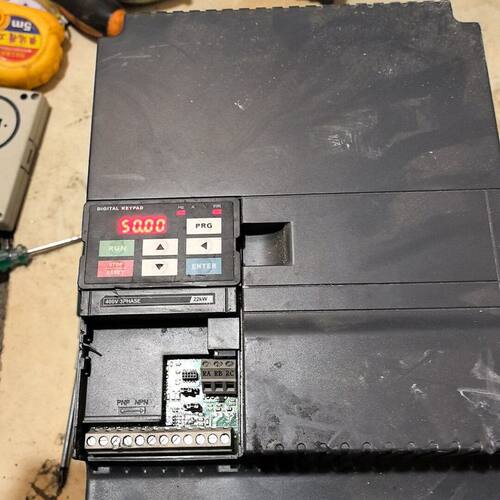出售众辰变频器XL800T-22KY-4380V三相电2