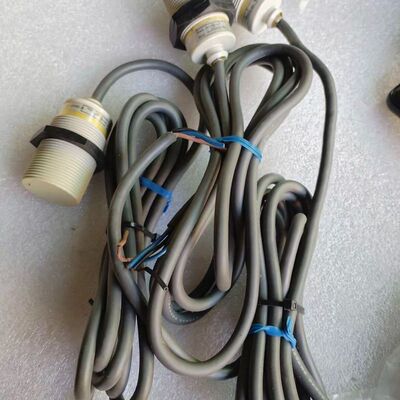 龙E2F-X10E1接近开关实物拍照库存3