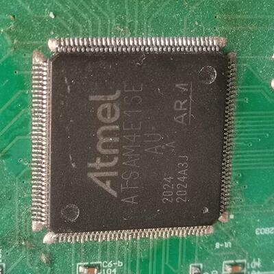 ATMEL ATSAM4E1SE AU 旧货带板一张 有做的