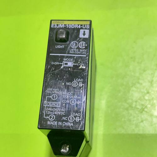 龙光电传感器E3JM-10DR4-US成色如图 库存一只
