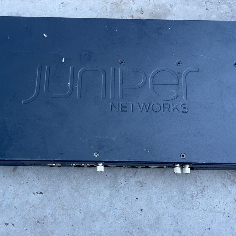 Juniper瞻博SRX220企业级VPN防火墙 8口千兆网