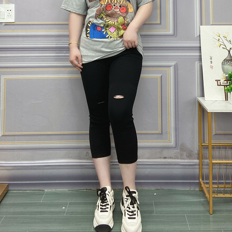 黑色休闲七分裤女夏季2025新款胖mm大码女装弹力显瘦小脚破洞裤子